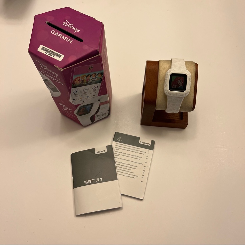 Garmin Vivomove Jr.3 (full‎ set, MSRP 139$)